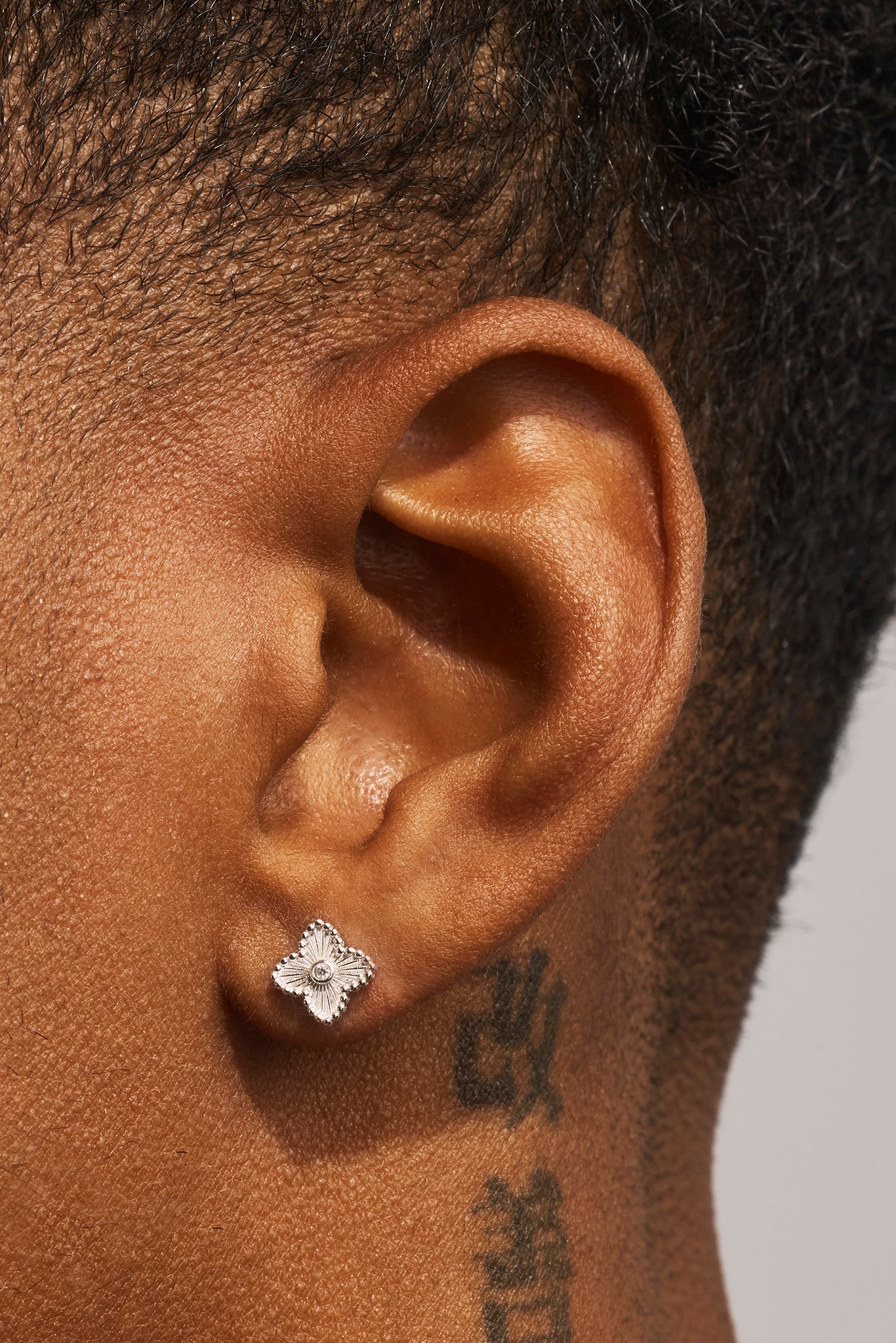 Motif Detailed Cz Stud Earrings - 8mm - White